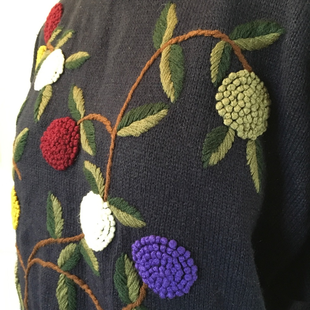VINTAGE Alfred Dunner Cottagecore
 Navy Blue Embroidered Floral Sweater - Picture 8 of 13